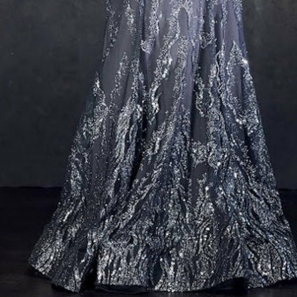 Formal dress - Picture 4 of 9